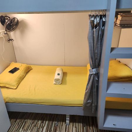 Sinhassan Dormitory Hostel Juhu Bombay Esterno foto