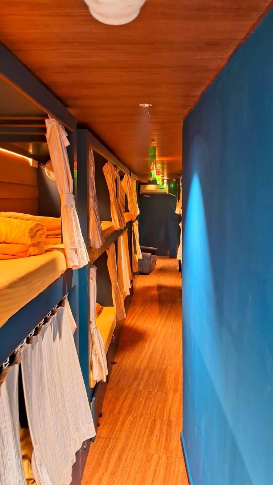 Sinhassan Dormitory Hostel Juhu Bombay Esterno foto