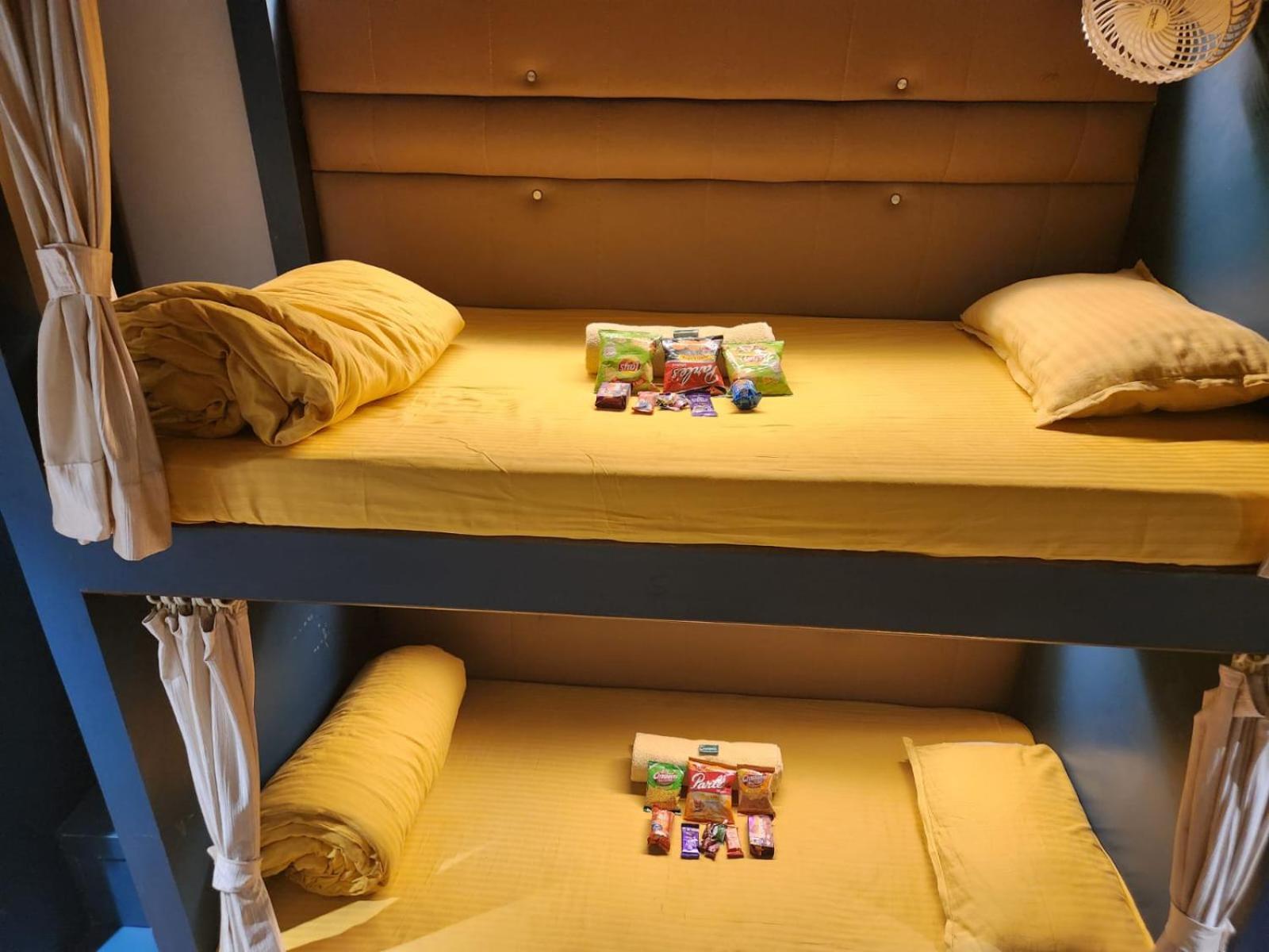 Sinhassan Dormitory Hostel Juhu Bombay Esterno foto