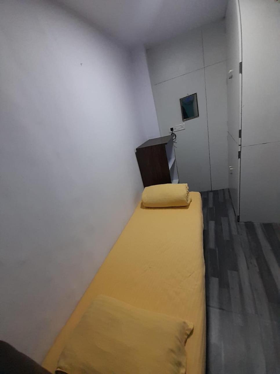 Sinhassan Dormitory Hostel Juhu Bombay Esterno foto