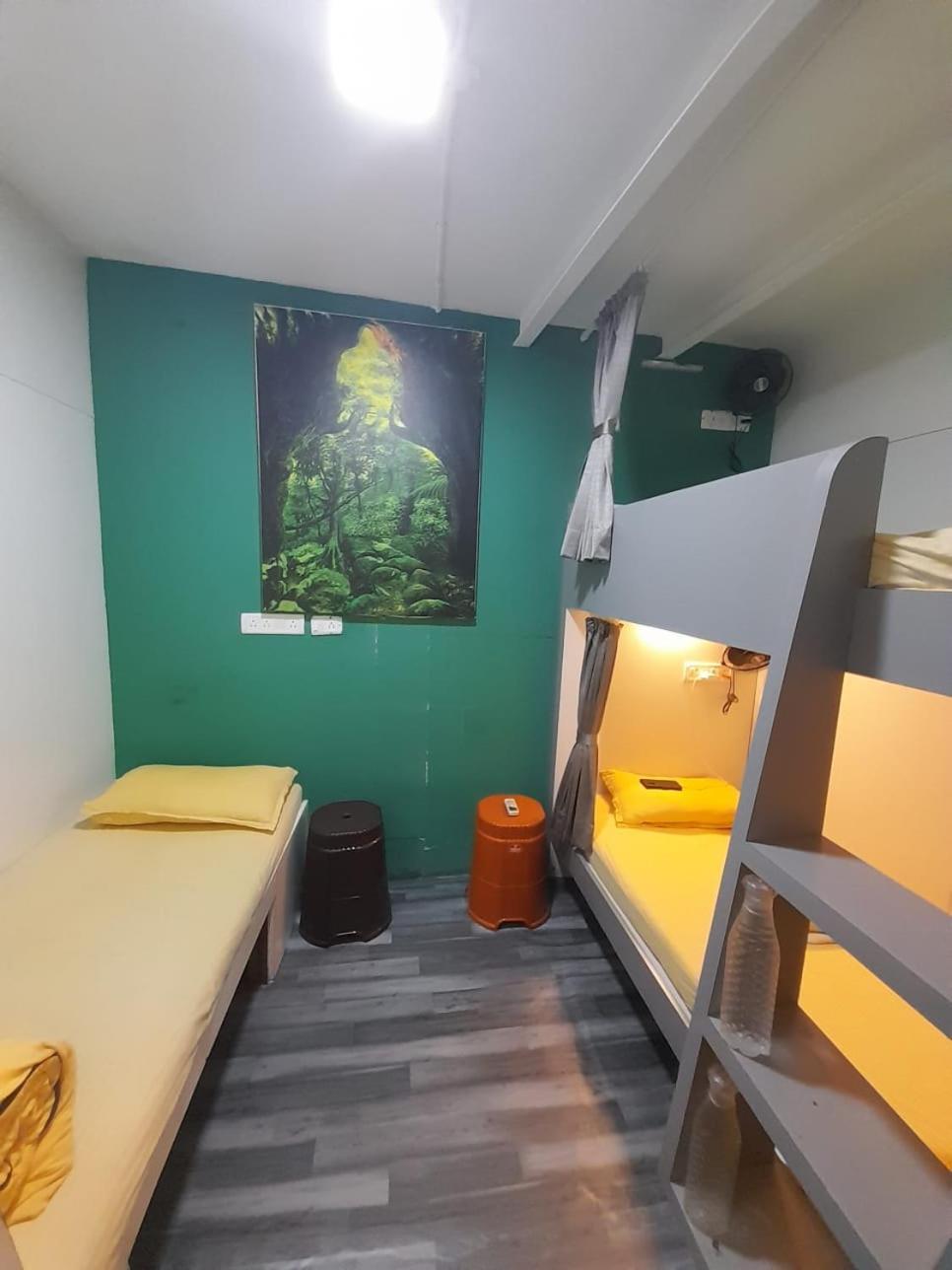 Sinhassan Dormitory Hostel Juhu Bombay Esterno foto