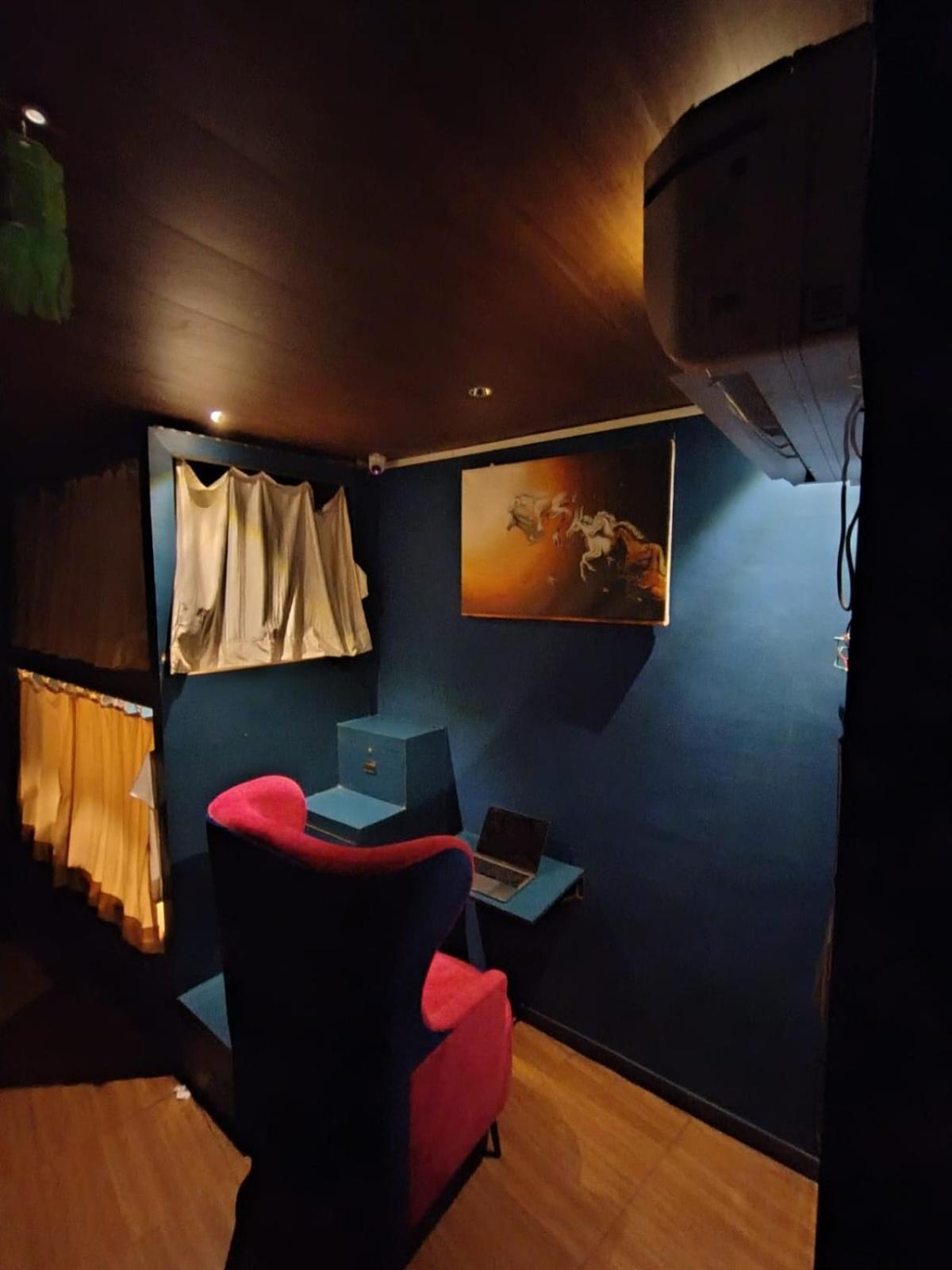 Sinhassan Dormitory Hostel Juhu Bombay Esterno foto